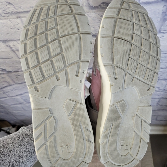 Falling Pieces Low Legacy Arch Runner Foil Size 41 - Picture 9 of 16